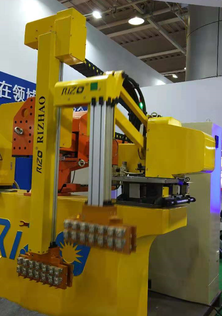 深圳日昭rv压铸机械手首次亮相